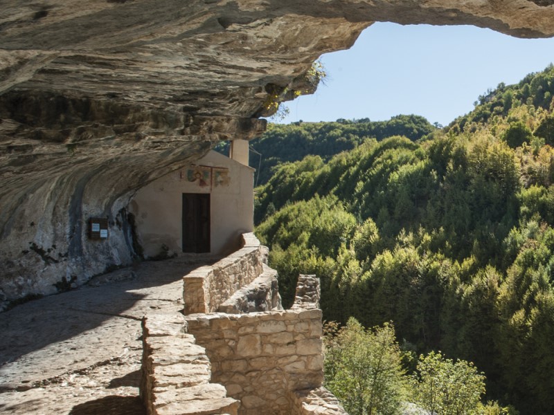 Uno degli eremi (restaurato) di Celestino V, nel parco della Maiella