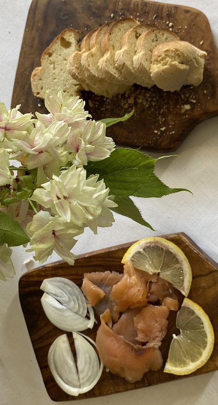 pane, pesce, cipolla