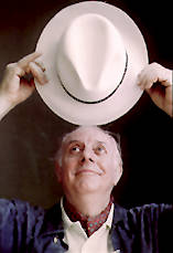 dario Fo saluta