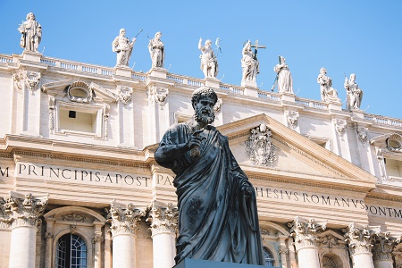 Ognissanti, San Pietro Vaticano by Iam Os at unsplash