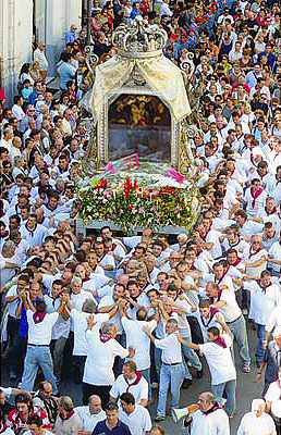 Image source https://commons.wikimedia.org/wiki/File:Reggio_calabria_processione_festa_madonna_2.jpg