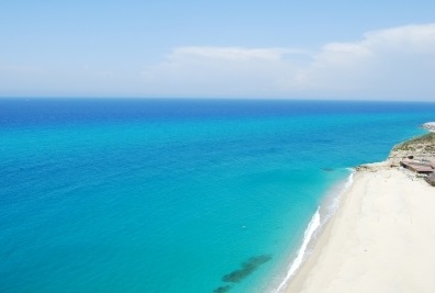 Spiaggia Calabria source 123rf.com