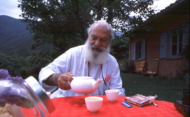 Tiziano Terzani nella sua casa in Toscana