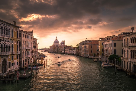 Temporale a Venezia Picture courtesy of Karsten Wurt on unsplash