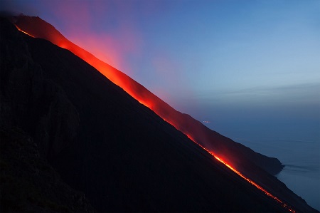 Vulcano Stromboli by Unukorno on Wikipedia CC